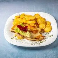 Pileći file na žaru i pommes frites, ajvar